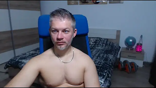 Snapshot of RobbyShawz chatting on 11.08.25 RobbyShawz online show from 11.08.25