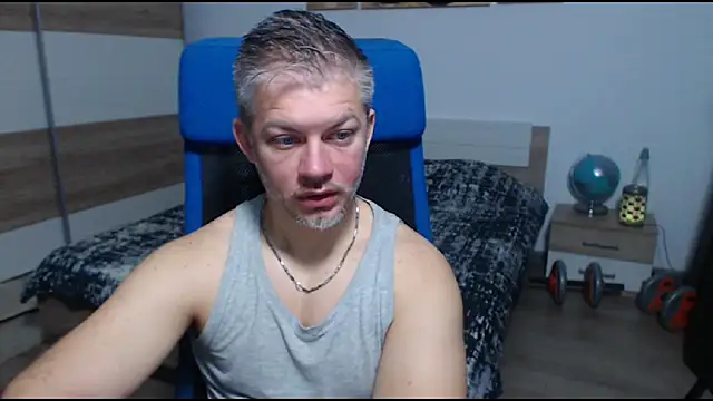 Snapshot of RobbyShawz chatting on 11.13.25 RobbyShawz online show from 11.13.25