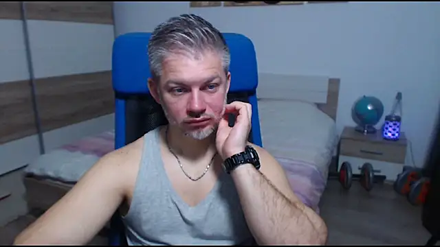 Snapshot of RobbyShawz chatting on 11.14.25 RobbyShawz online show from 11.14.25