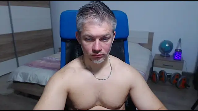 Snapshot of RobbyShawz chatting on 11.21.25 RobbyShawz online show from 11.21.25