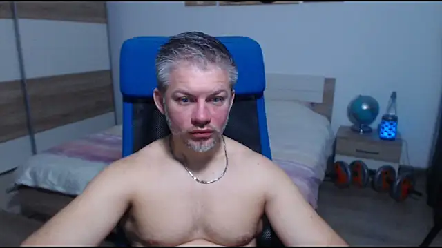 Snapshot of RobbyShawz chatting on 11.24.25 RobbyShawz online show from 11.24.25