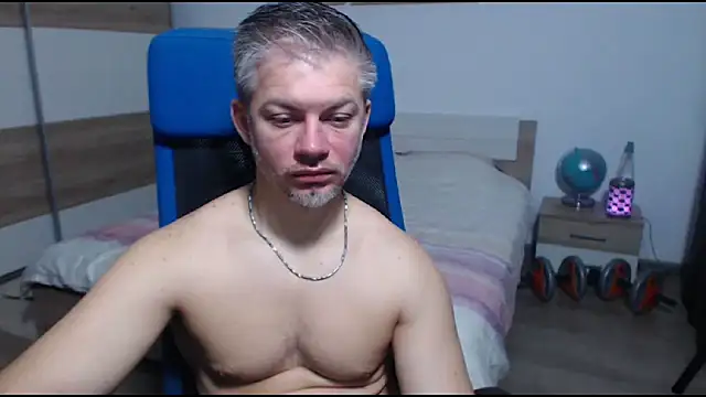 Snapshot of RobbyShawz chatting on 11.27.25 RobbyShawz online show from 11.27.25