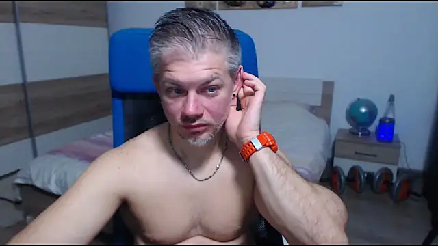 Snapshot of RobbyShawz chatting on 11.28.25 RobbyShawz online show from 11.28.25