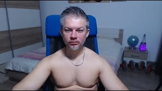 Snapshot of RobbyShawz chatting on 12.01.25 RobbyShawz online show from 12.01.25