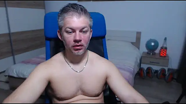 Snapshot of RobbyShawz chatting on 12.02.25 RobbyShawz online show from 12.02.25