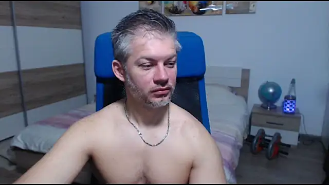 Snapshot of RobbyShawz chatting on 12.05.25 RobbyShawz online show from 12.05.25