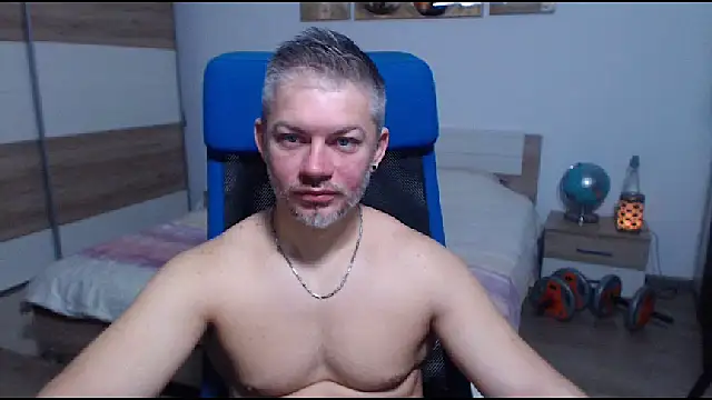 Snapshot of RobbyShawz chatting on 12.15.25 RobbyShawz online show from 12.15.25