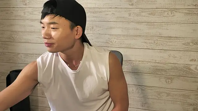 Snapshot of asiahot_liam chatting on 05.10.26 asiahot liam online show from 05.10.26