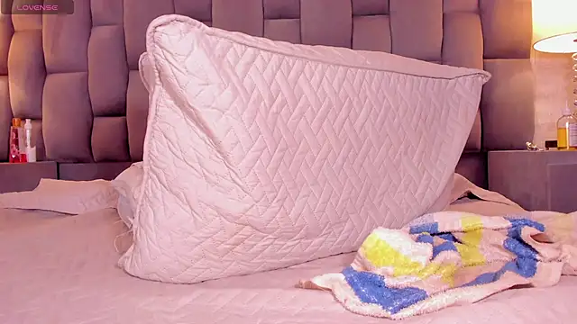 Snapshot of Rianamanson chatting on 02.01.25 Rianamanson online show from 02.01.25