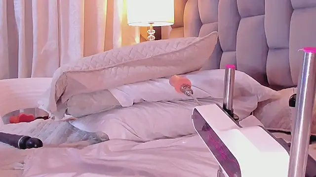 Snapshot of Rianamanson chatting on 02.21.25 Rianamanson online show from 02.21.25