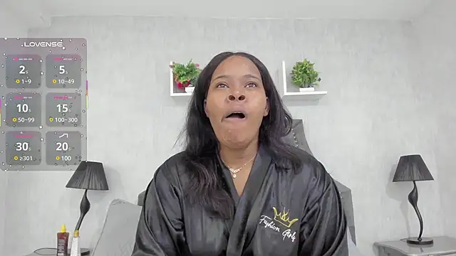 Snapshot of Rianamanson chatting on 02.23.25 Rianamanson online show from 02.23.25