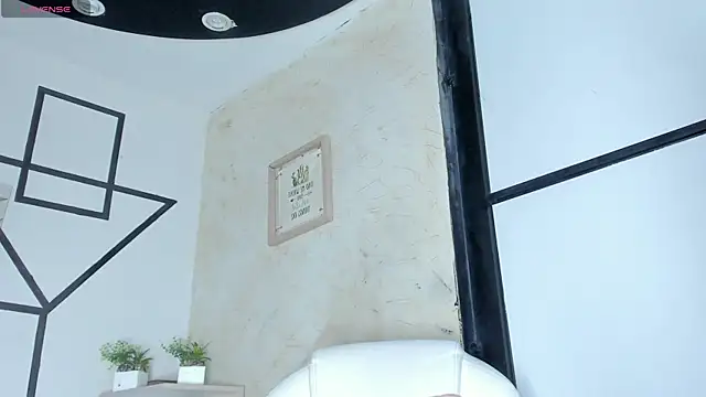 Snapshot of Rianamanson chatting on 03.17.25 Rianamanson online show from 03.17.25