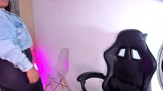 Snapshot of Rianamanson chatting on 09.24.25 Rianamanson online show from 09.24.25