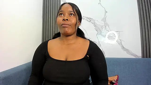 Snapshot of Rianamanson chatting on 10.31.25 Rianamanson online show from 10.31.25