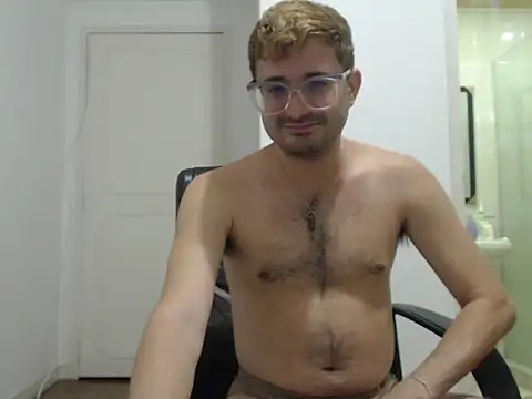 Snapshot of peterannaud chatting on 01.11.25 peterannaud online show from 01.11.25