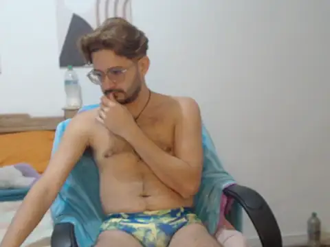 Snapshot of peterannaud chatting on 10.12.25 peterannaud online show from 10.12.25