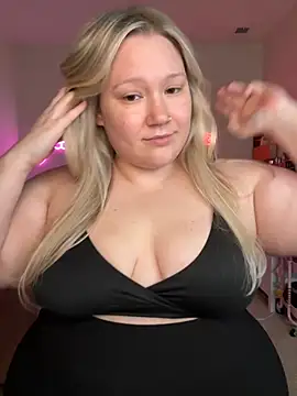 Snapshot of PiggyRose chatting on 09.12.25 PiggyRose online show from 09.12.25