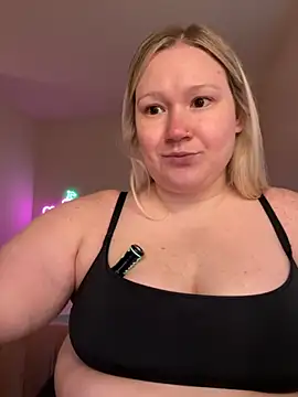 Snapshot of PiggyRose chatting on 09.20.25 PiggyRose online show from 09.20.25