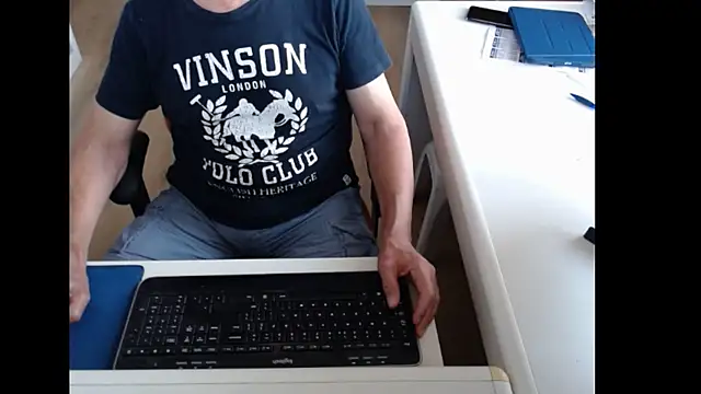 Snapshot of dutchpornking chatting on 06.19.26 dutchpornking online show from 06.19.26