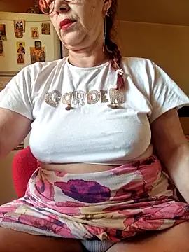 Snapshot of Chriss_Tinaa chatting on 06.19.26 Chriss Tinaa online show from 06.19.26