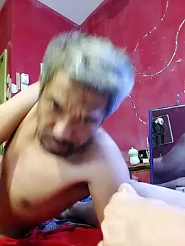 Snapshot of UncleHusz chatting on 10.06.25 UncleHusz online show from 10.06.25