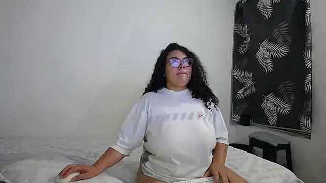 Snapshot of mabigomez00 chatting on 04.29.26 mabigomez00 online show from 04.29.26