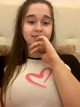 Snapshot of HornyGirlH chatting on 10.21.25 HornyGirlH online show from 10.21.25