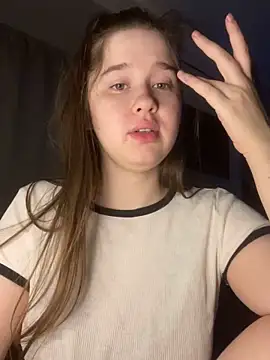 Snapshot of HornyGirlH chatting on 11.06.25 HornyGirlH online show from 11.06.25