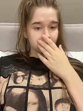 Snapshot of HornyGirlH chatting on 12.01.25 HornyGirlH online show from 12.01.25