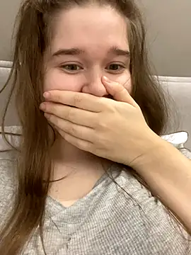 Snapshot of HornyGirlH chatting on 12.04.25 HornyGirlH online show from 12.04.25