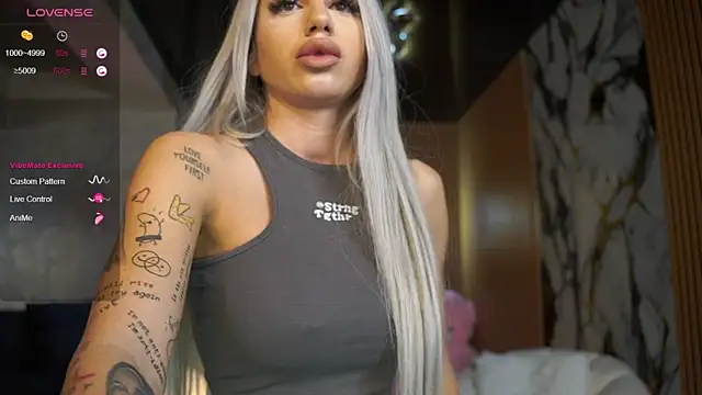 Snapshot of LisaAkira chatting on 03.31.26 LisaAkira online show from 03.31.26