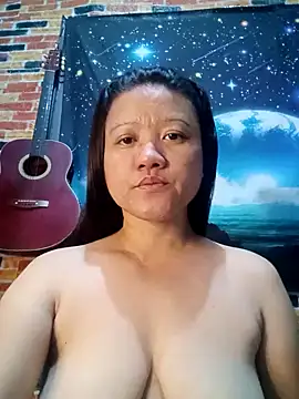 Snapshot of Urchanel chatting on 02.02.25 Urchanel online show from 02.02.25