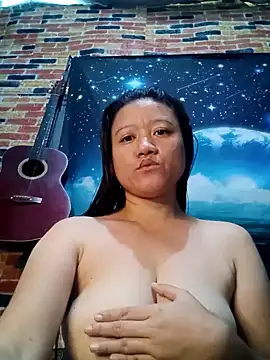 Snapshot of Urchanel chatting on 02.08.25 Urchanel online show from 02.08.25