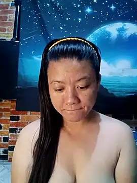 Snapshot of Urchanel chatting on 03.22.25 Urchanel online show from 03.22.25