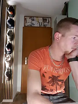 Snapshot of Playbunniboy chatting on 12.17.24 Playbunniboy online show from 12.17.24