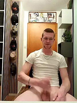 Snapshot of Playbunniboy chatting on 01.28.25 Playbunniboy online show from 01.28.25