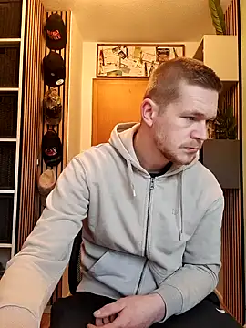 Snapshot of Playbunniboy chatting on 02.14.25 Playbunniboy online show from 02.14.25