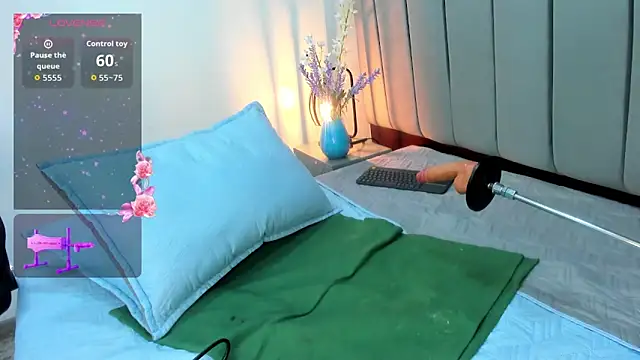 Snapshot of moxa_hot chatting on 11.14.25 moxa hot online show from 11.14.25