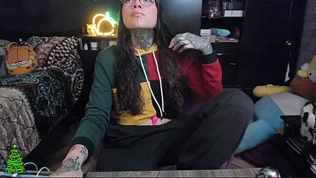 Snapshot of Lilmarieee chatting on 12.29.24 Lilmarieee online show from 12.29.24