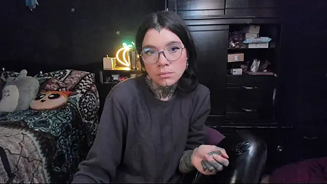 Snapshot of Lilmarieee chatting on 02.13.25 Lilmarieee online show from 02.13.25