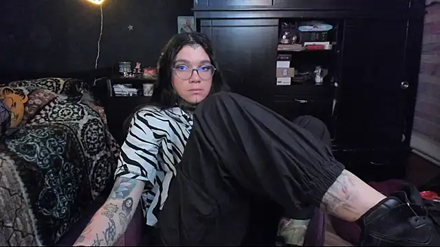 Snapshot of Lilmarieee chatting on 03.12.25 Lilmarieee online show from 03.12.25