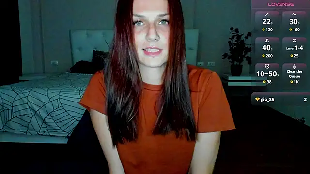 Snapshot of BritneyHall chatting on 03.10.25 BritneyHall online show from 03.10.25