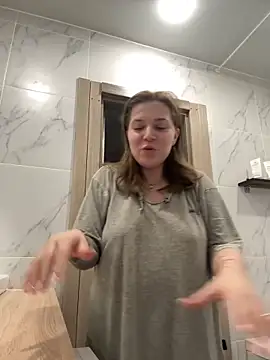 Snapshot of Evahadson chatting on 01.27.25 Evahadson online show from 01.27.25