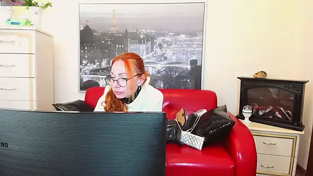 Snapshot of softlysoftlyasbeauty chatting on 09.18.25 softlysoftlyasbeauty online show from 09.18.25