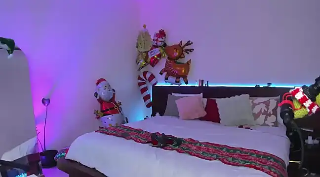 Snapshot of holy_khloe chatting on 12.22.24 holy khloe online show from 12.22.24