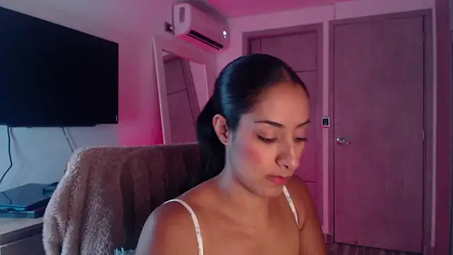 Snapshot of Brown_skin11 chatting on 11.06.25 Brown skin11 online show from 11.06.25