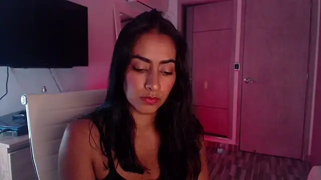 Snapshot of Brown_skin11 chatting on 11.19.25 Brown skin11 online show from 11.19.25