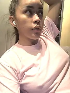 Snapshot of QuiinMollyXxX chatting on 02.26.25 QuiinMollyXxX online show from 02.26.25