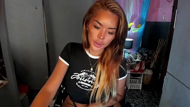 QuiinMollyXxX online show from 06.10.26
