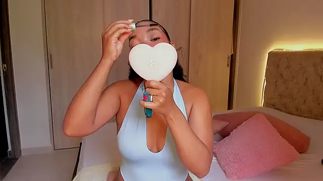 Snapshot of mariam_hill chatting on 01.14.26 mariam hill online show from 01.14.26